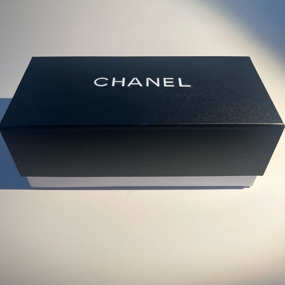CHANEL Sleek Black Sunglasses - Picture 5 of 5